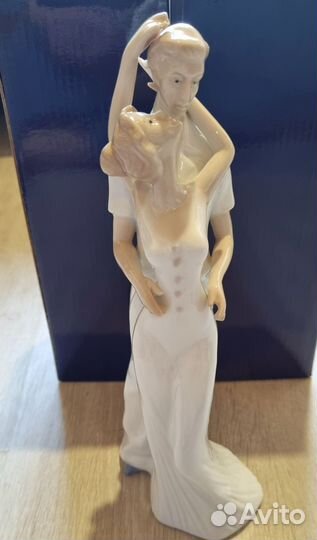 Фарфоровые статуэтки новые