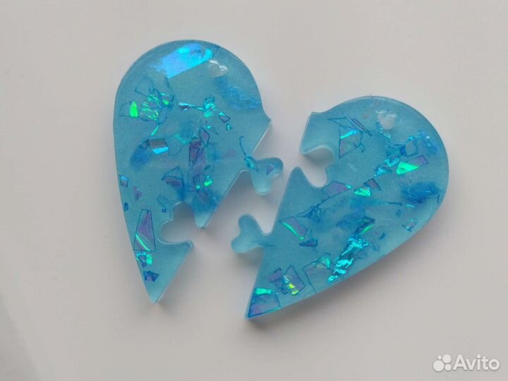 Парные брелки сердечко из эпоксидной смолы
