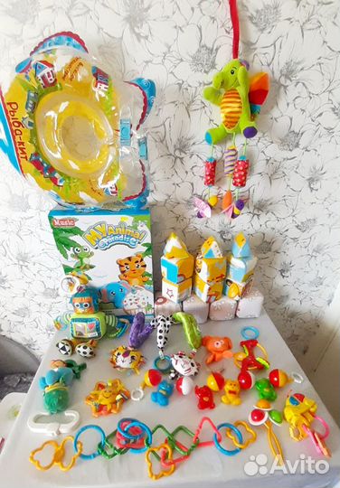 Игрушки, растяжки, погремушки, кубики