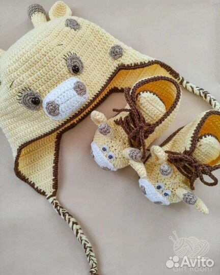 Вязаный комплект для девочки на осень-весну