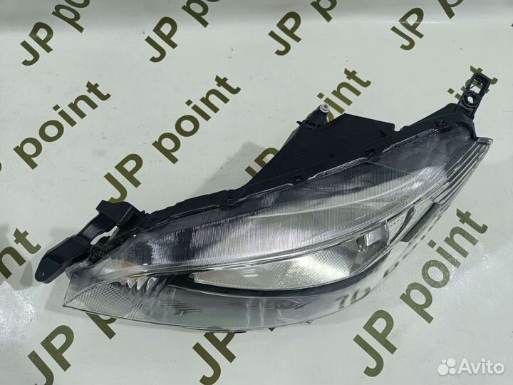 Фара Левая/Правая Nissan NV200/Mitsubishi Delica