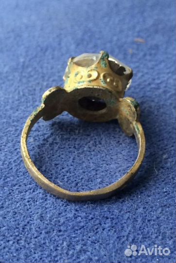 Старинное кольцо песрстень с камнем с раскопки