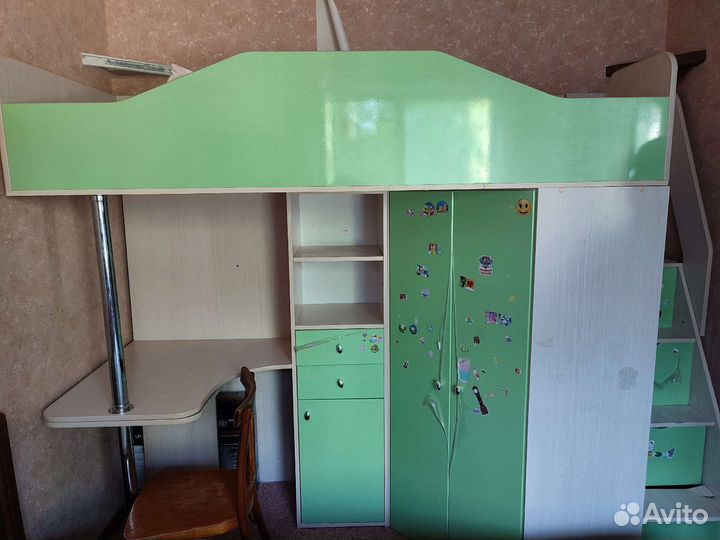 Детская кровать чердак со столом и шкафом бу