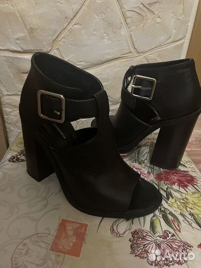 Босоножки Windsor Smith