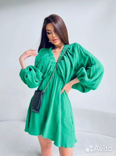 Зелёное муслиновое платье