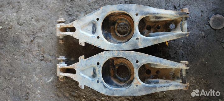 Рычаги задние подпружиные Mercedes-Benz W210