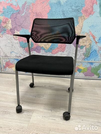 Стул на колесах interstuhl