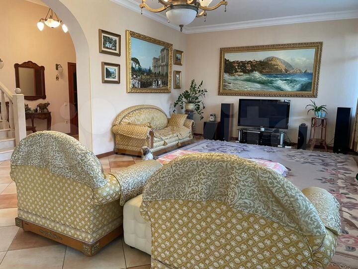 Дом 462,8 м² на участке 21 сот.