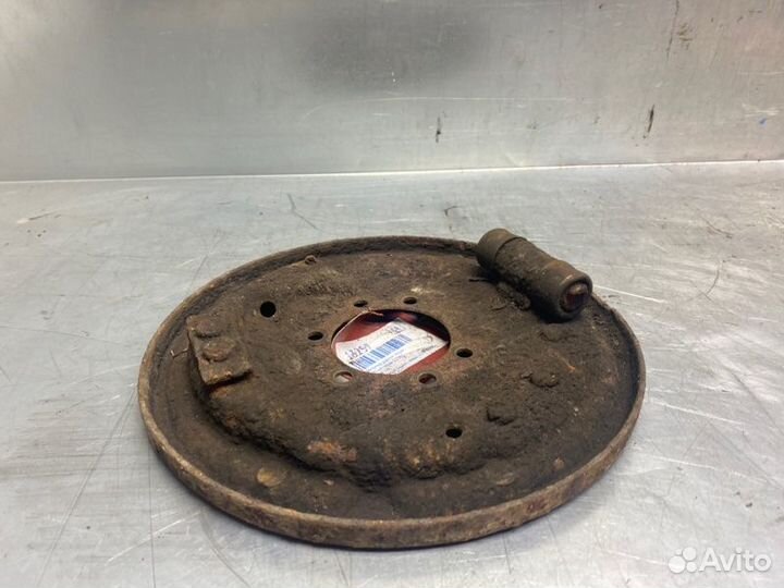 Щит опорный задний левый Audi 80/90 B4 1992-1995