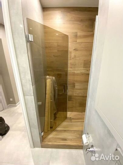 Распашные стеклянные двери