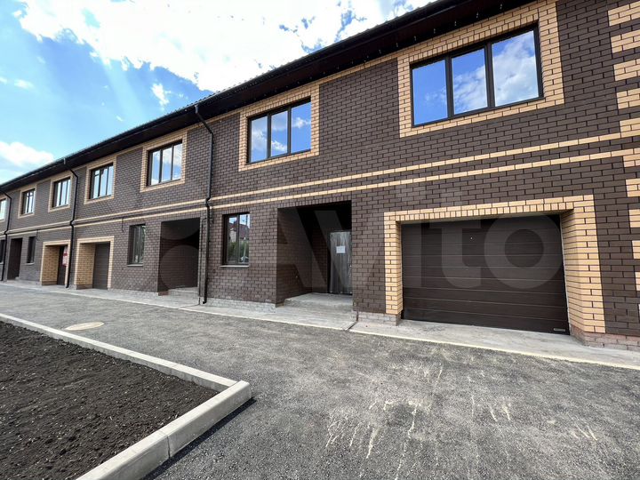 Дом 193,6 м² на участке 2,8 сот.