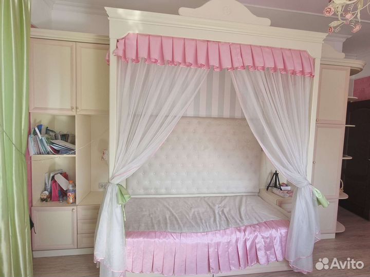 Комплект детской мебели для девочки