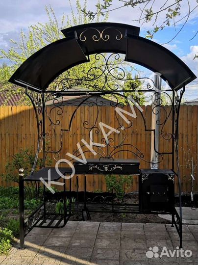 Мангал с крышей