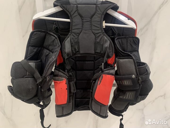 Нагрудник хоккейный вратарский jr