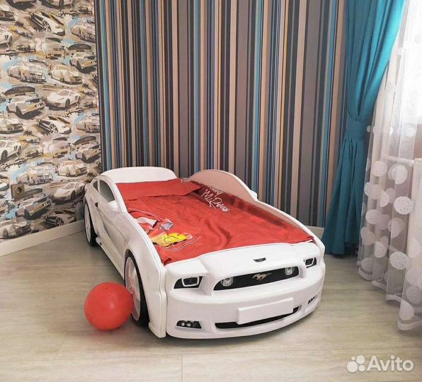 Детская кровать машина