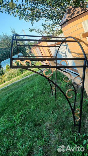 Козырек над крыльцом из металла