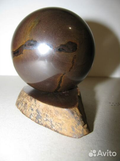 Окаменелое дерево (шар на подставке)