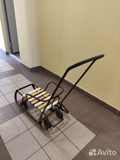 Детские санки с выдвижными колесами