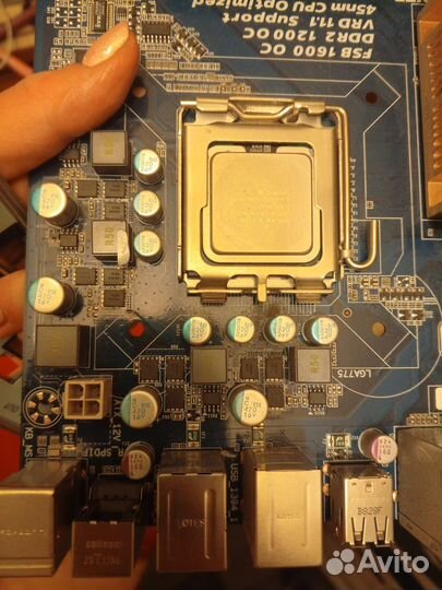 Материнская плата с процессором и памятью