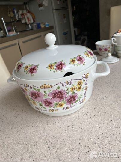 Фарфоровая супница