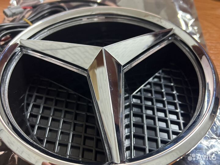 Эмблема решетки радиатора Mercedes W212 W213 W166