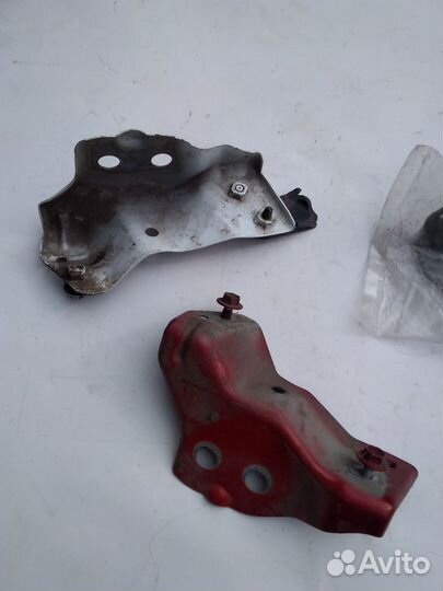 Hyundai Solaris кронштейн крыла