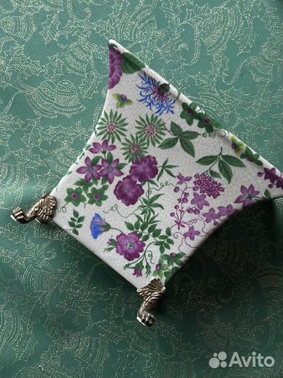 Фарфоровая ваза -кашпо на бронзовых ножках