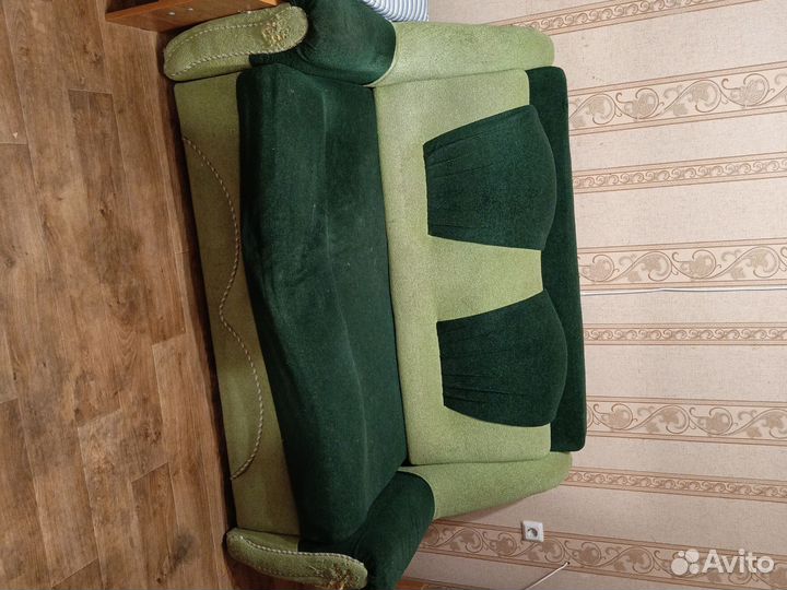 Диваны и компьютерный стол