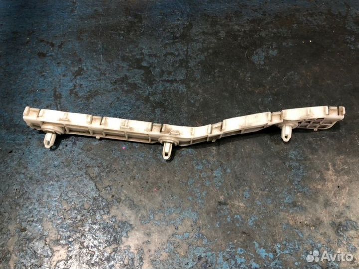 Крепление бампера заднее левое Mitsubishi