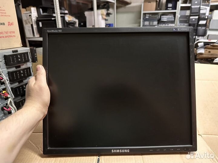 Мониторы Samsung 19 дюймов квадрат 8 штук без ног