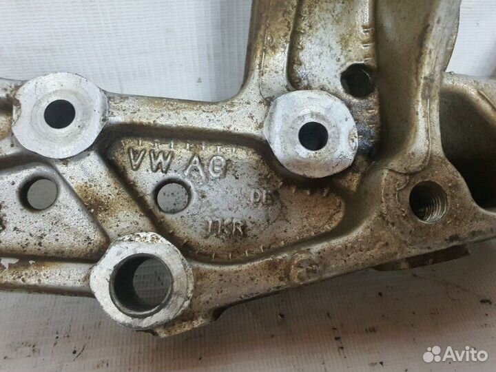 Кронштейн переднего левого рычага передний левый