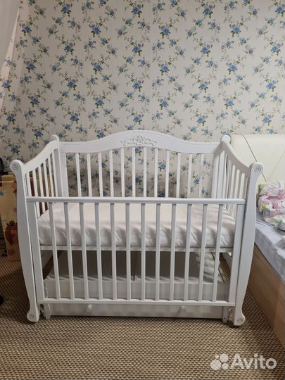 Детская кроватка с маятником Гандылян