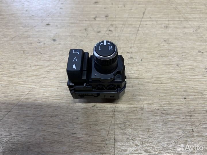Блок управления зеркалами Toyota Camry 75