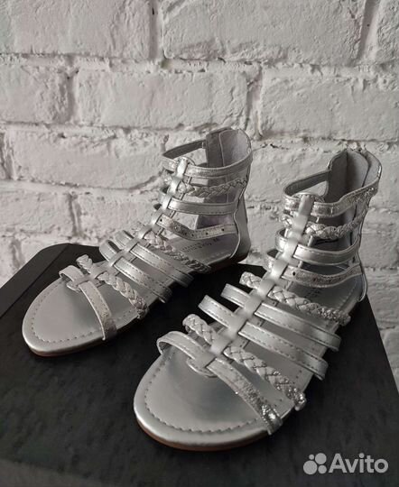 Босоножки (новые) Sinsаy размер 32