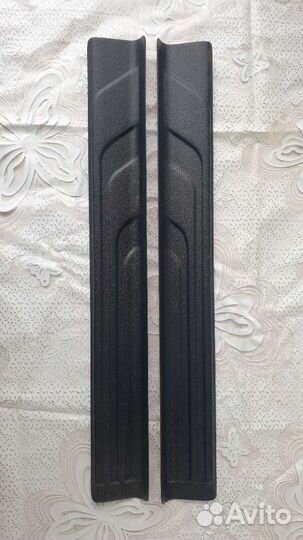 Накладки на передние пороги LADA Largus