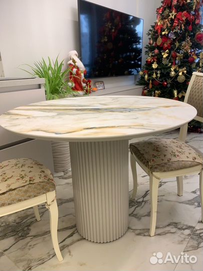 Стол из керамогранита круглый