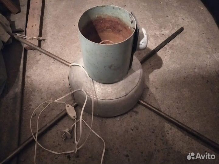 Подставка под елку (электрическая, вращающаяся)