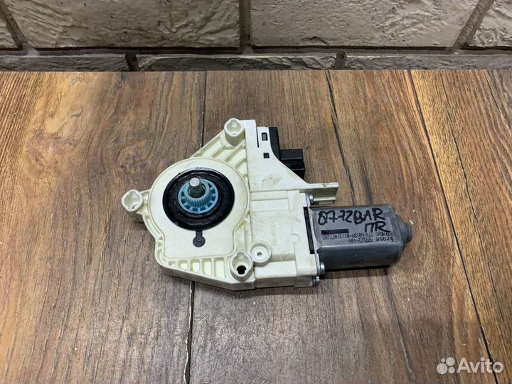 Audi Q7 (4L) Моторчик стеклоподъемника LH RH