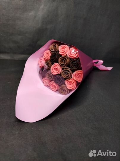 Букет - 19 Роз из Трёх Видов Шоколада