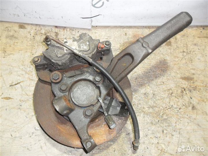 Ступица (кулак, цапфа) передняя левая Cadillac Cts