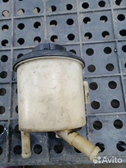 Бачок гидроусилителя Nissan Micra K12 CR12DE 2004