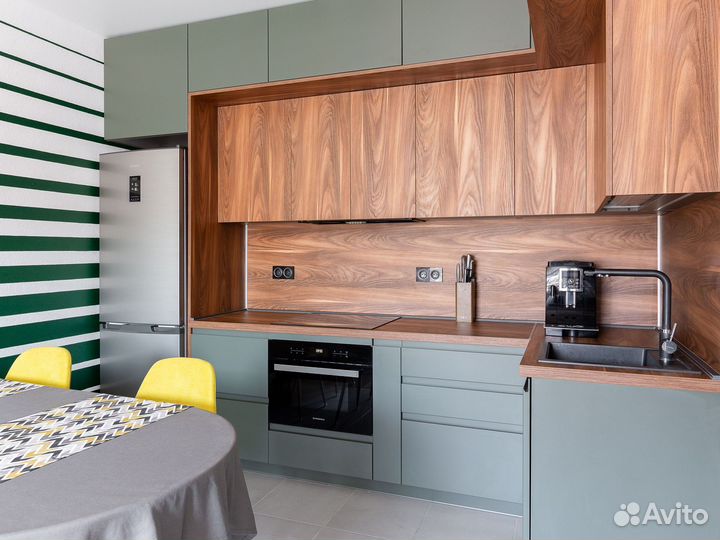 Кухня с доставкой с антресолями по проекту