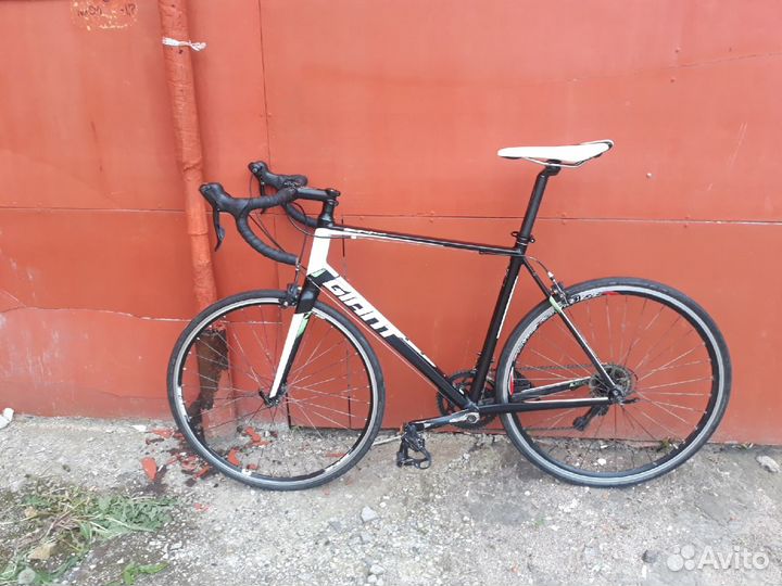 Шоссейный велосипед Giant Defy 3