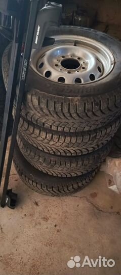 Bridgestone Blizzak Spike-01 205/70 R15