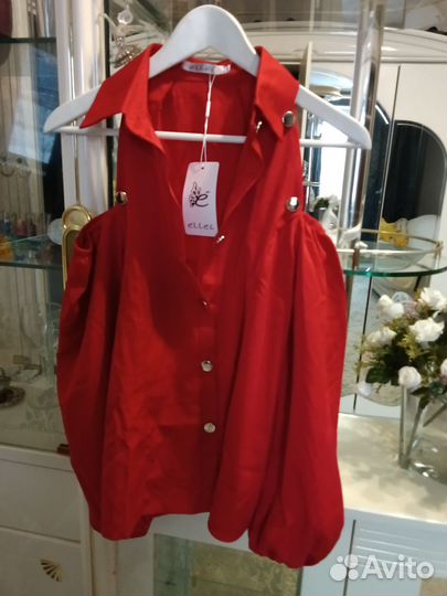 Блузка с открытыми плечами