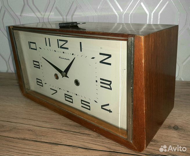 Часы настольные с боем Янтарь 60-70 г.г