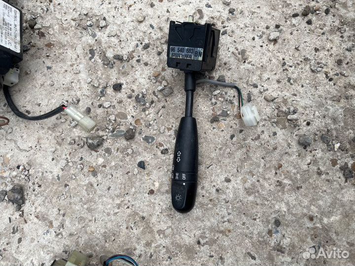 Подрулевой переключатель поворотников левый