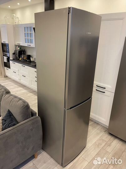 Холодильник Bosch KGN 39NL13R