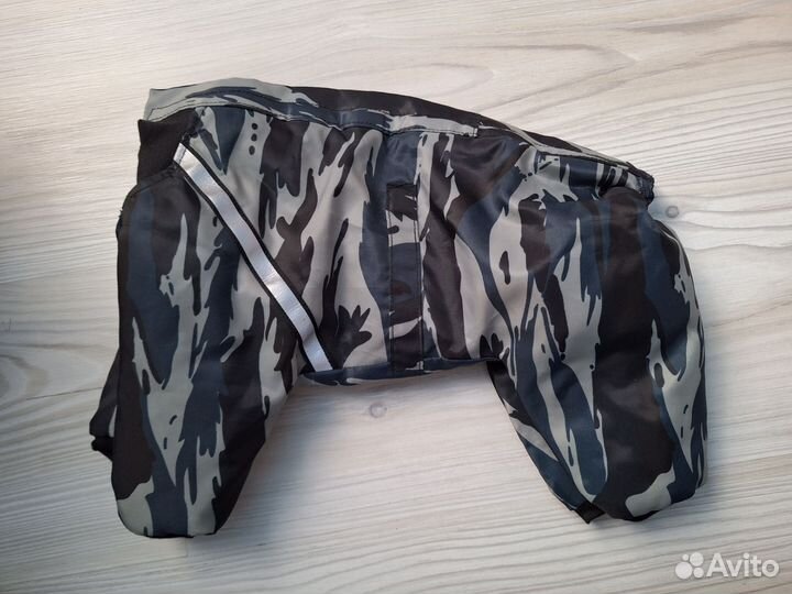 Разные комбинезоны и плащи для собак