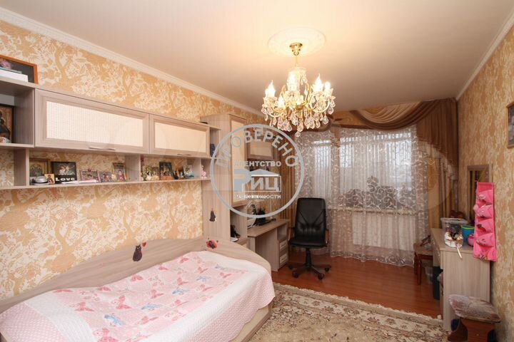 4-к. квартира, 207,8 м², 1/3 эт.